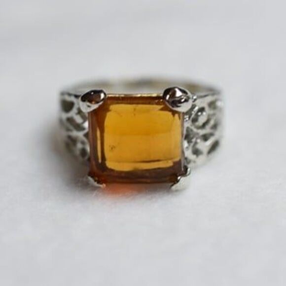 Amber Beveled Glass Center Filigree Silver Tone Band Size 12 Retro Chic Ring - Picture 2 of 3
